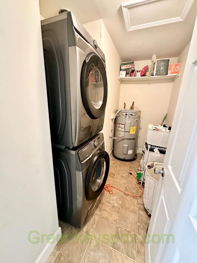 Building Photo - Two bedroom one bathroom condo in Southwes...