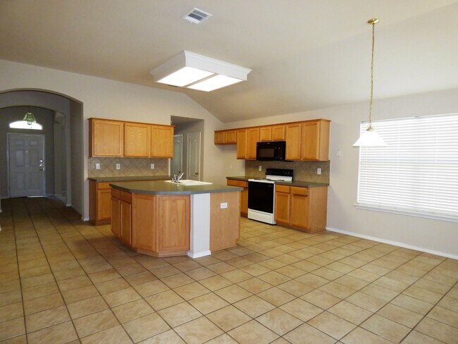 Building Photo - 3-bedroom, 2-bath home in a quiet neighborhood