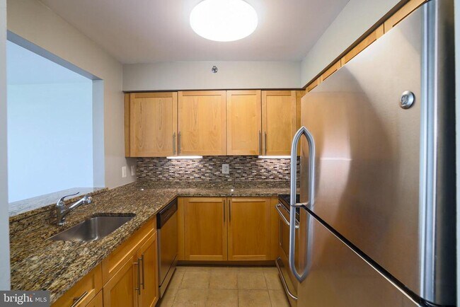 Building Photo - 10101 Grosvenor Pl