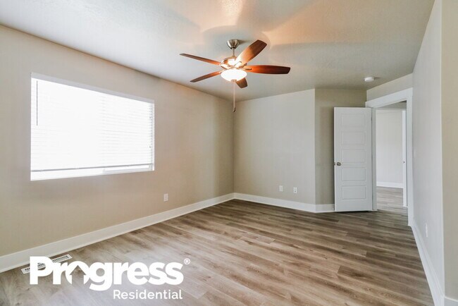 Building Photo - 574 S 2250 W