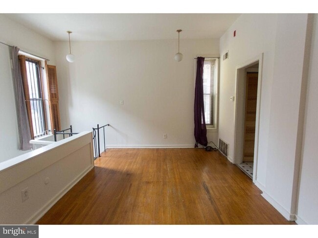 Building Photo - 407 S 11th St