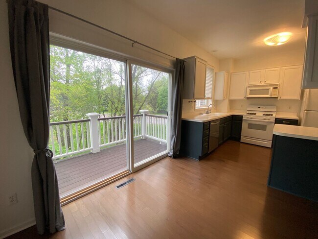 Building Photo - Beautiful Two Bedroom Townhome in Plymouth for $2,299.00/month!
