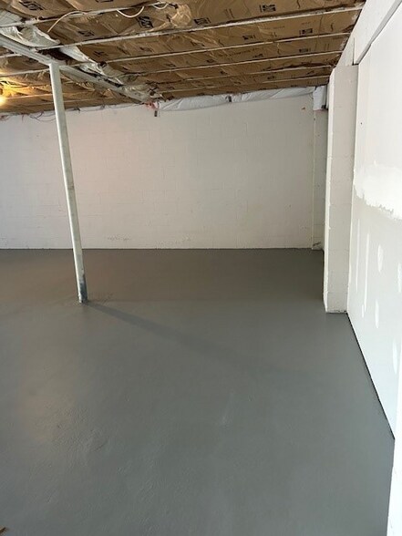 Building Photo - 411 S Nimbus Ave