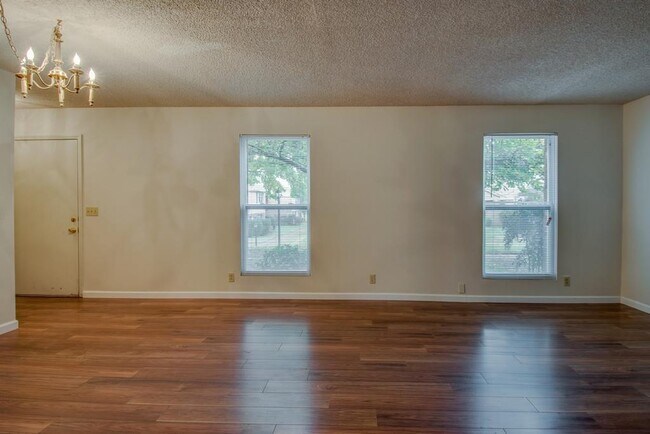 Building Photo - Coming soon! Nice remodel of townhouse Con...