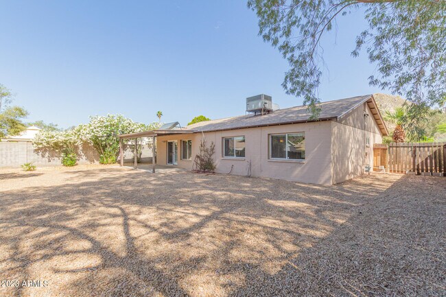 Building Photo - 2439 E Dahlia Dr