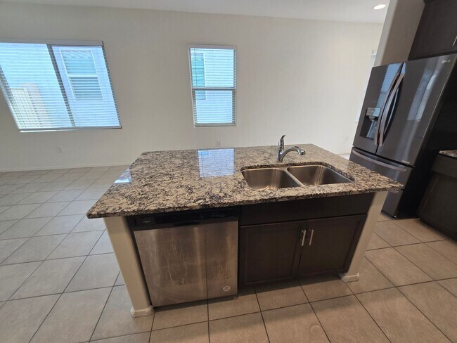 Building Photo - Like-New Home in Southeast Tucson’s Most Desirable Neighborhood!