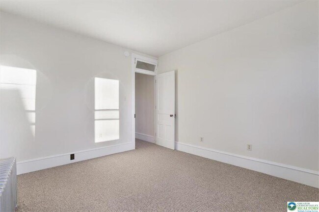 Building Photo - 193 S 4th St