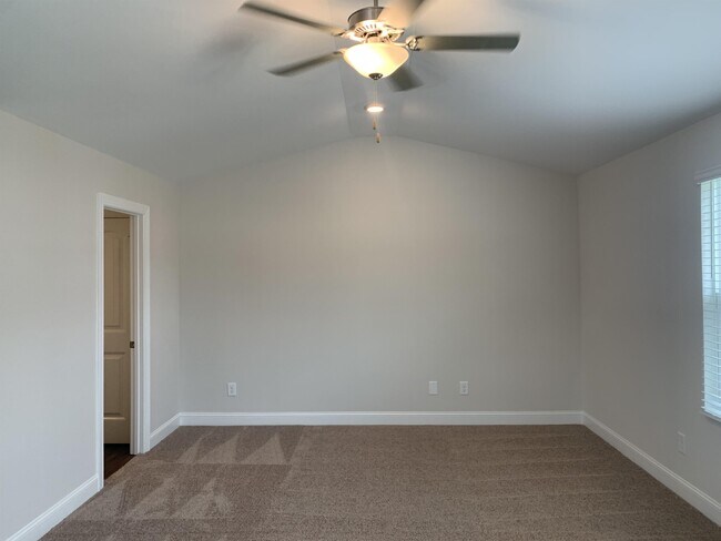 Building Photo - 6927 Eddy Point Ln