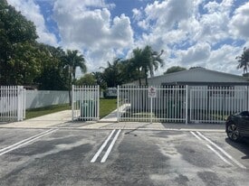 Building Photo - 262 Northwest Dr