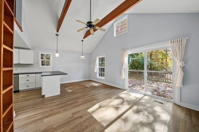 Building Photo - 900 Branch St