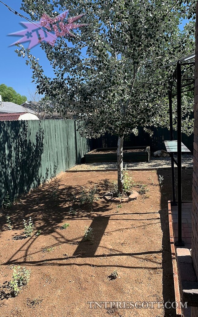 Building Photo - Home in Prescott Valley