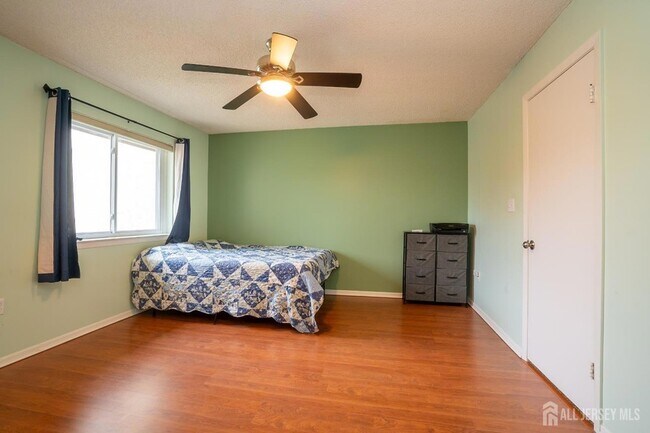 Building Photo - 16 Thoreau Dr