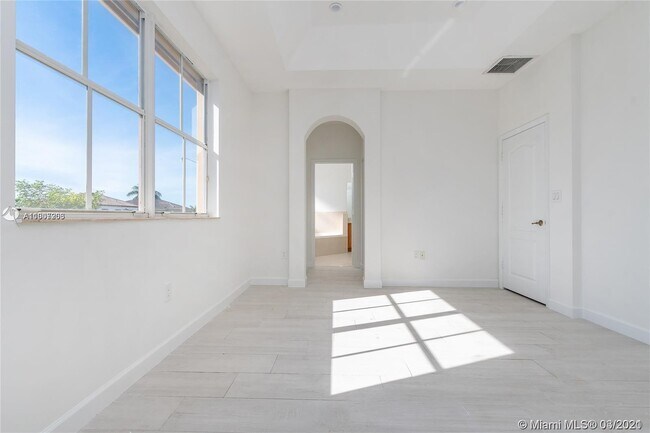 Building Photo - 15244 SW 9th Way