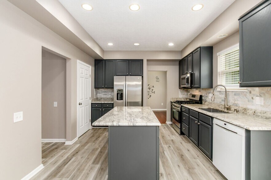 Building Photo - 1208 Briarshore Way
