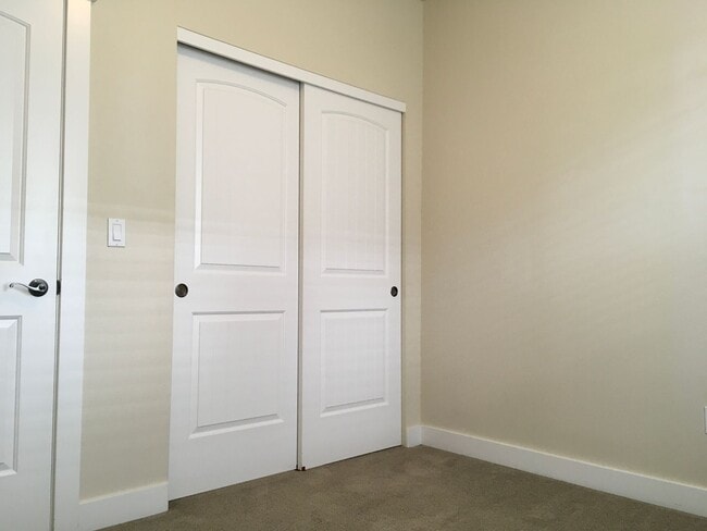 Building Photo - 1031 NE Watt Way