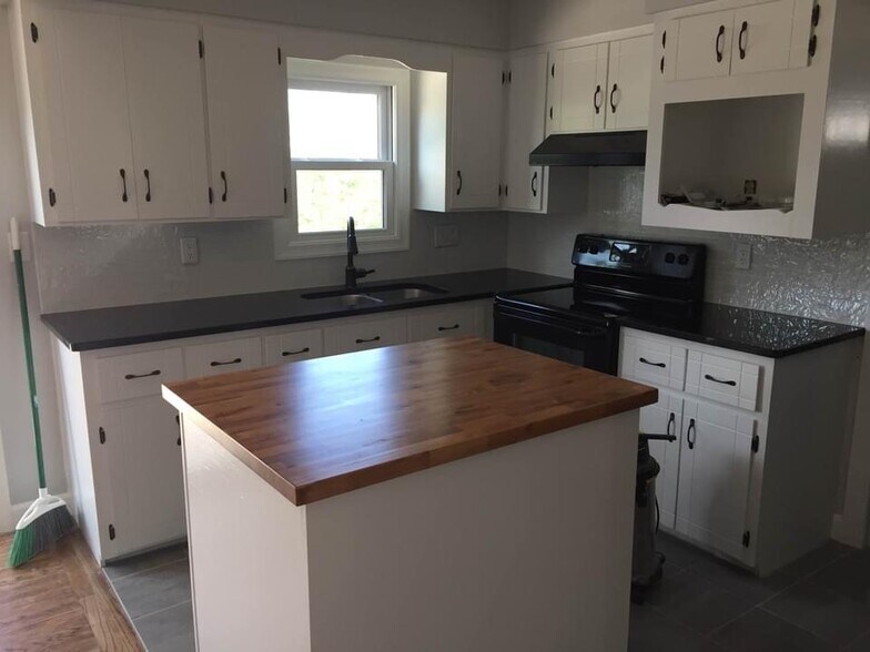 Building Photo - 706 Swifts Hwy