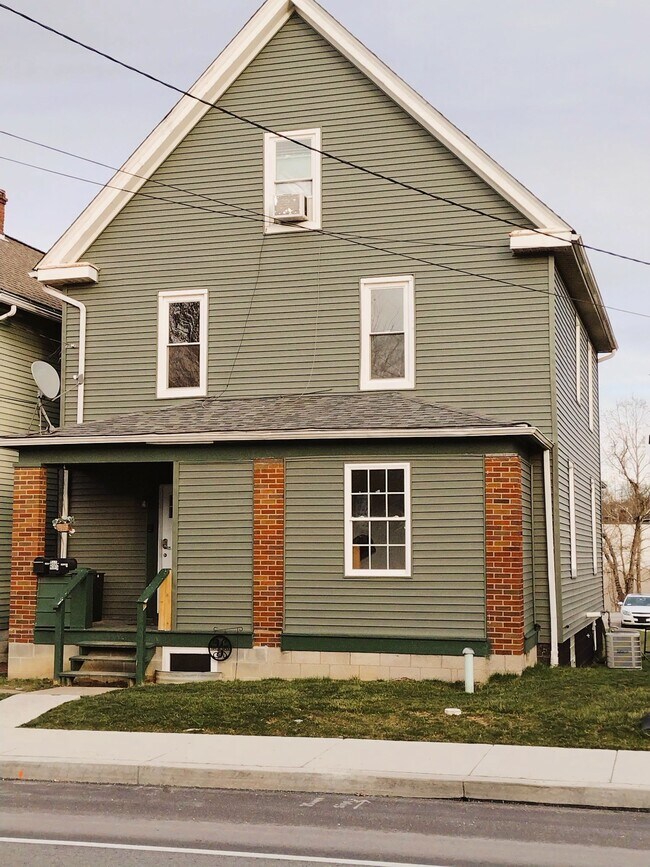 Building Photo - 212 N 3rd St