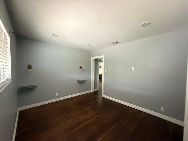 Building Photo - 7144 Kernel St