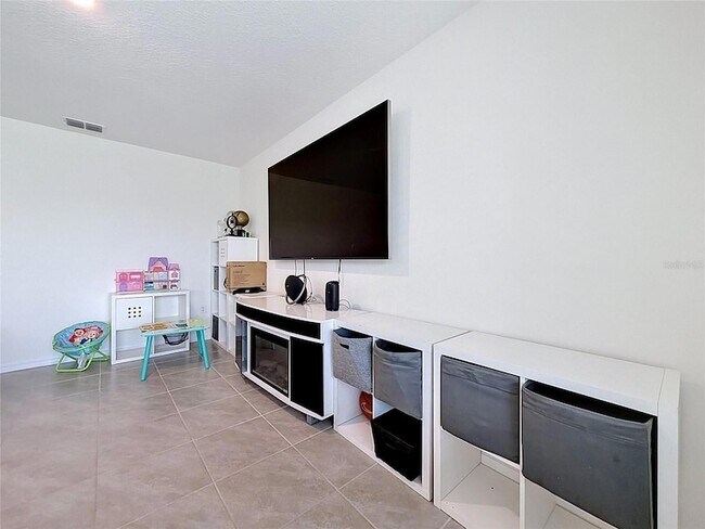 Building Photo - 1880 Basenji Dr