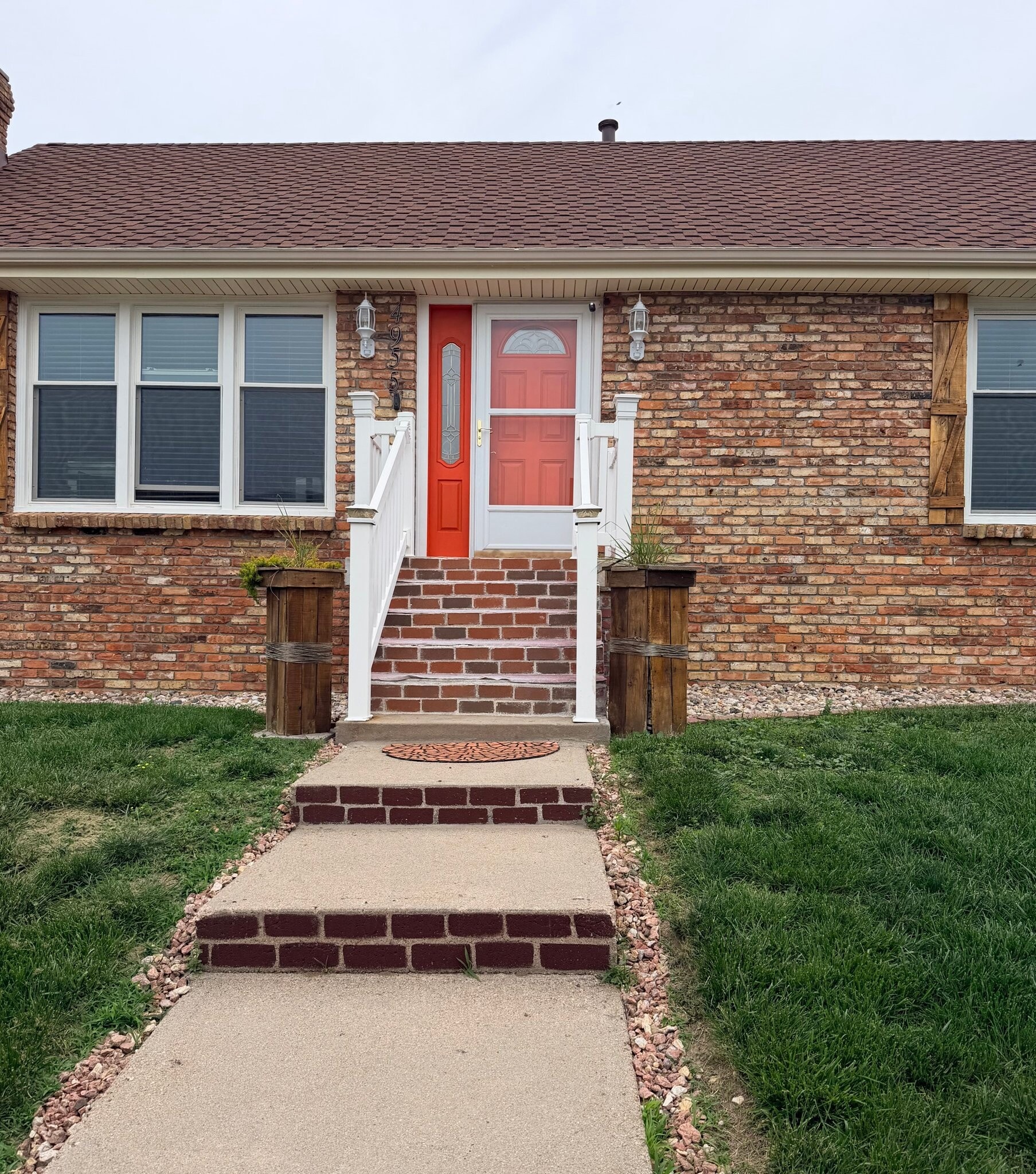 Building Photo - 4955 Lakeshore Dr