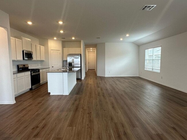 Building Photo - 121 Seminole Dr