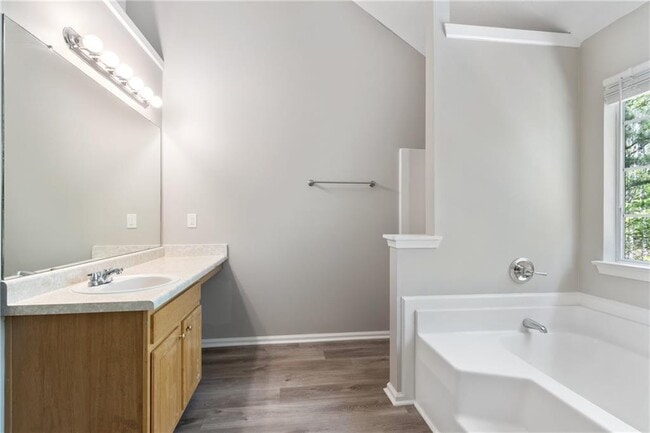 Building Photo - 3228 Diamond Blf