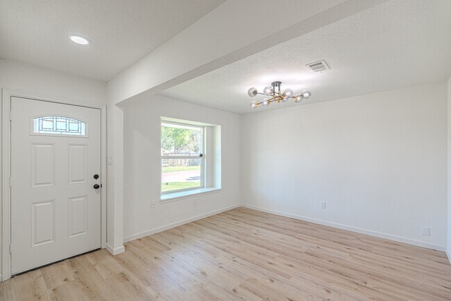 Building Photo - 3538 Cork Dr