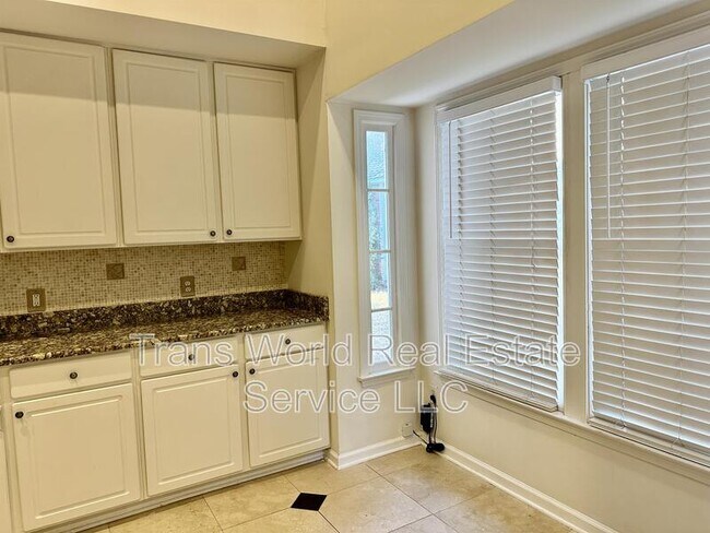 Building Photo - 8595 River Walk Landing