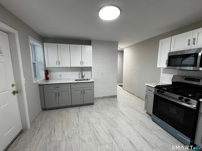 Building Photo - 45-51-51 Cowles St