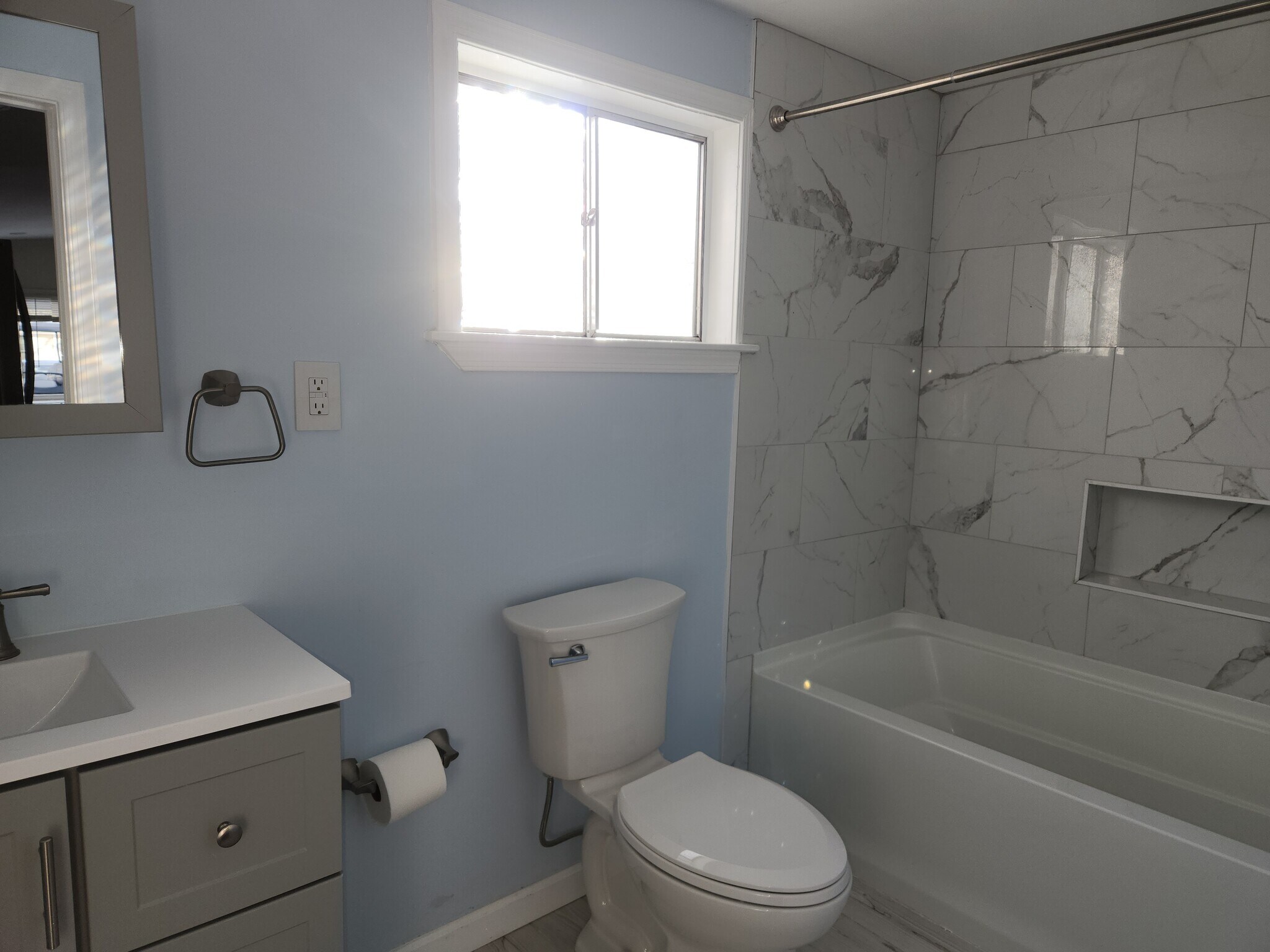 Building Photo - 1204 Lossing Ave