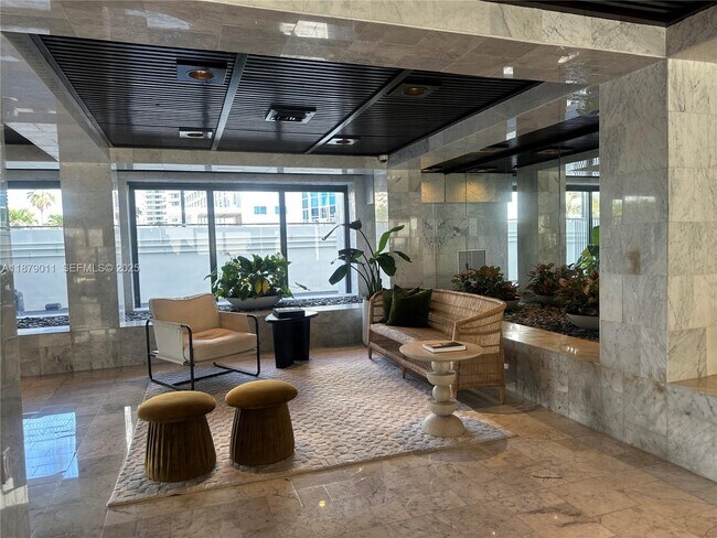 Building Photo - 5415 Collins Ave