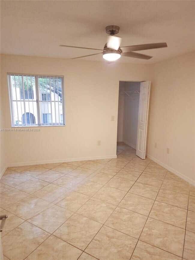 Building Photo - 2433 Centergate Dr