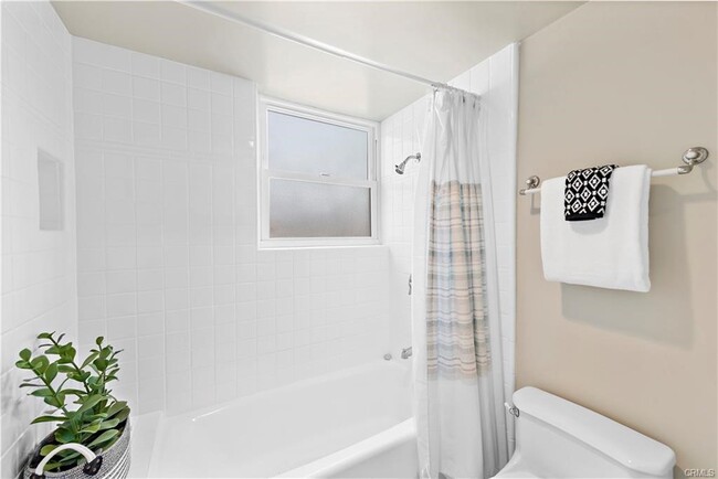 Building Photo - 2780 Highland Way