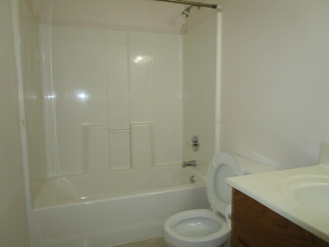 Building Photo - 2555 Nicholson Dr