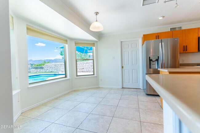 Building Photo - 7033 San Marino Dr