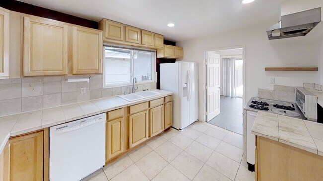Building Photo - 5321 E Falls View Dr
