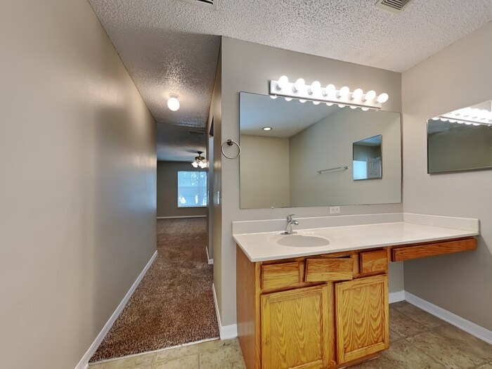 Building Photo - 8799 Oxfordshire Ave E