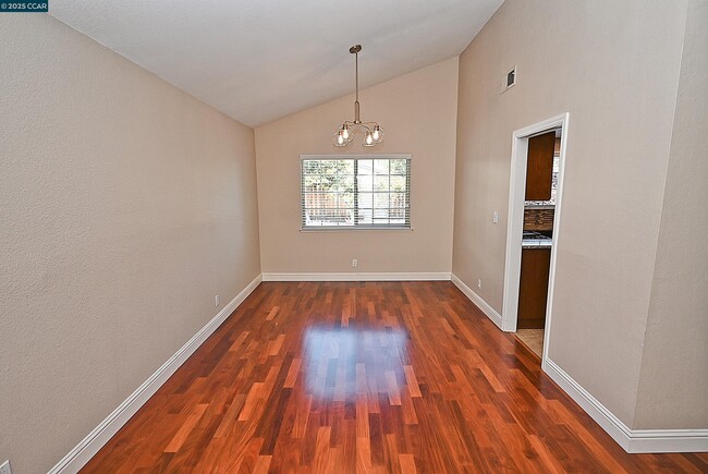 Building Photo - 933 Meadowvale Ct