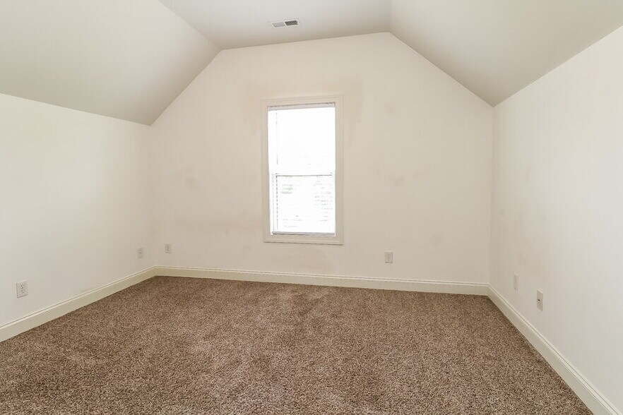 Building Photo - 8638 Castle Cliff Dr