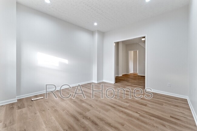 Building Photo - 21 N Gray St