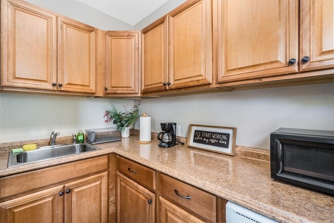 Building Photo - 427 Hamilton St