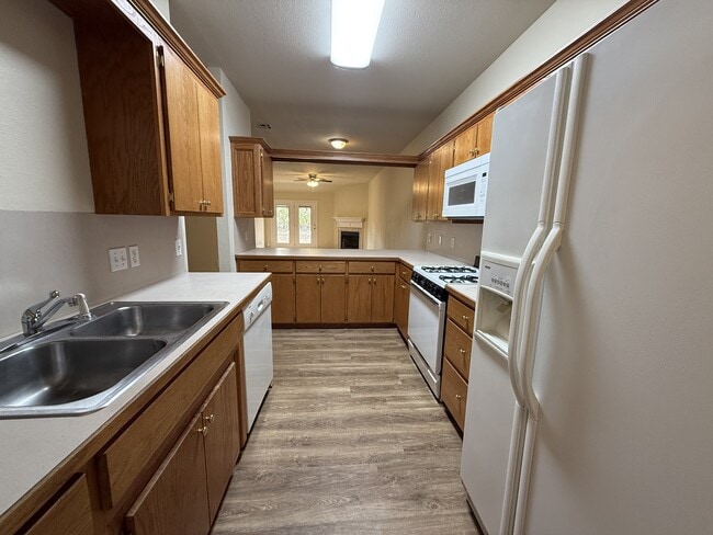 Building Photo - 5521 W 7th Ave