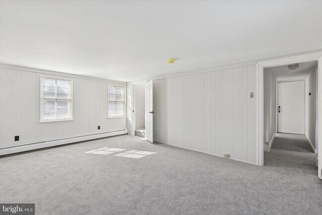 Building Photo - 371 W Main St