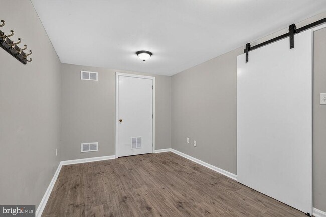 Building Photo - 256 S Washington St