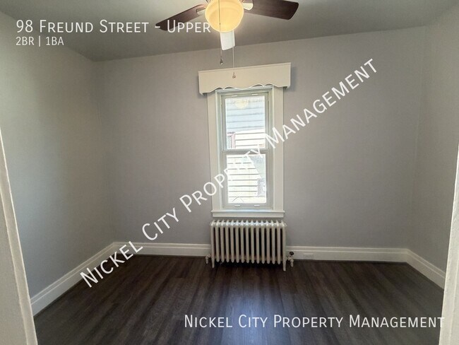 Building Photo - 98 Freund St