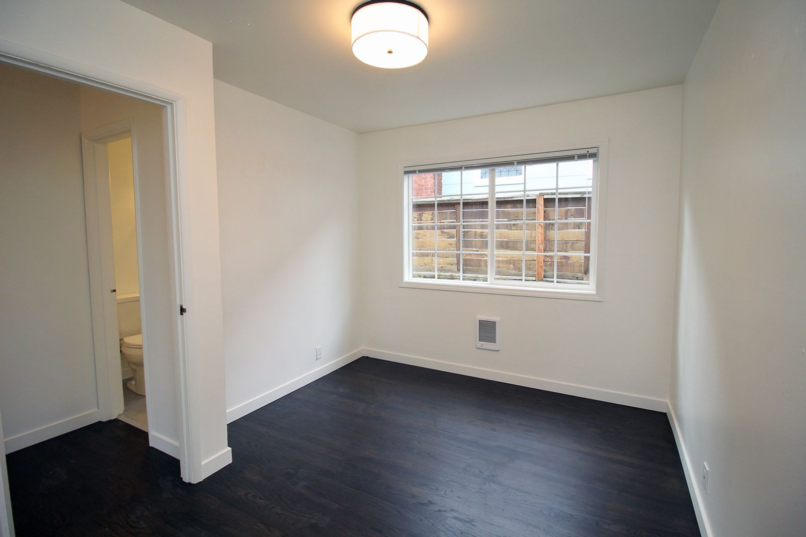 Building Photo - 5535-5535 SE 17th Ave