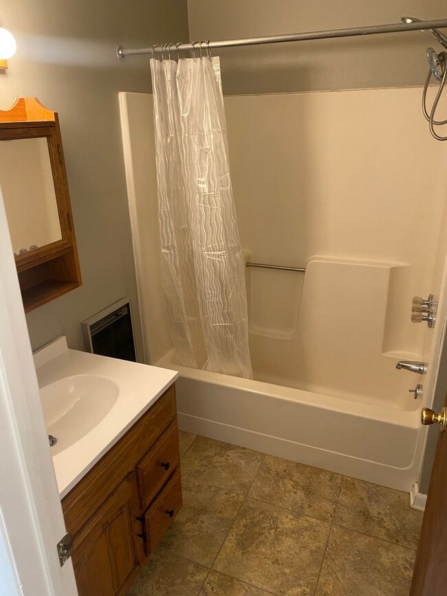 Building Photo - Charming 3BR House in Christiana