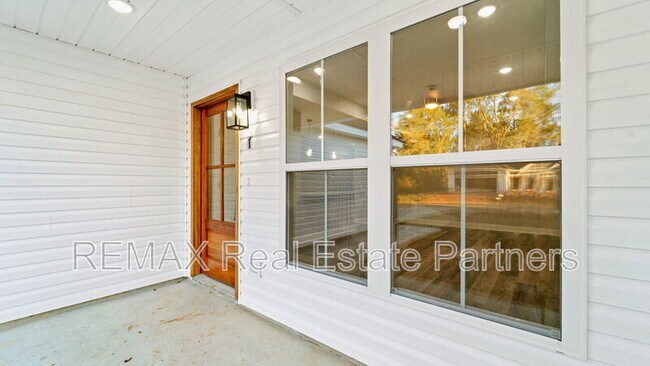 Building Photo - 6 Bellamy Ln
