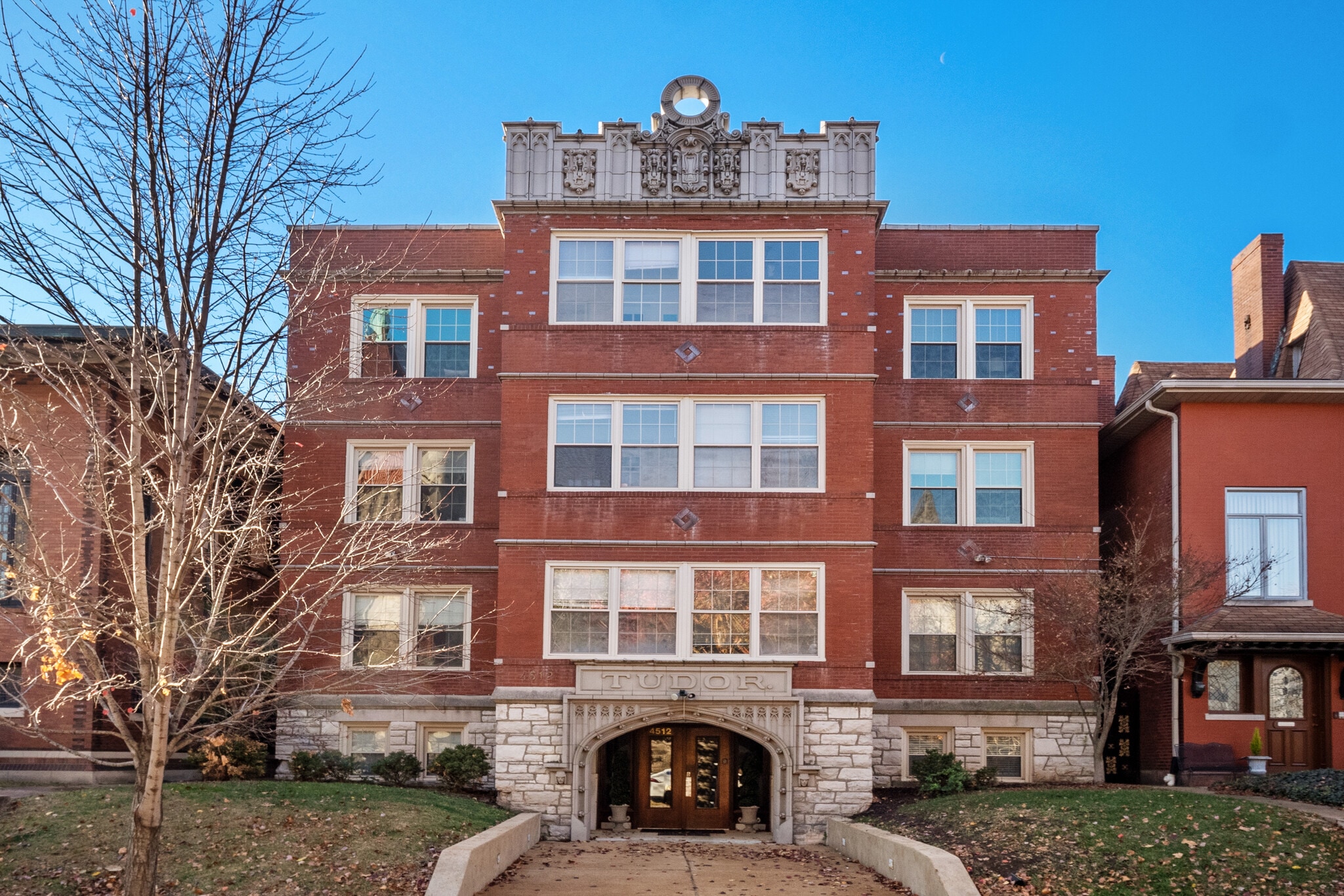 Amazing location! - 4512 Westminster Plz