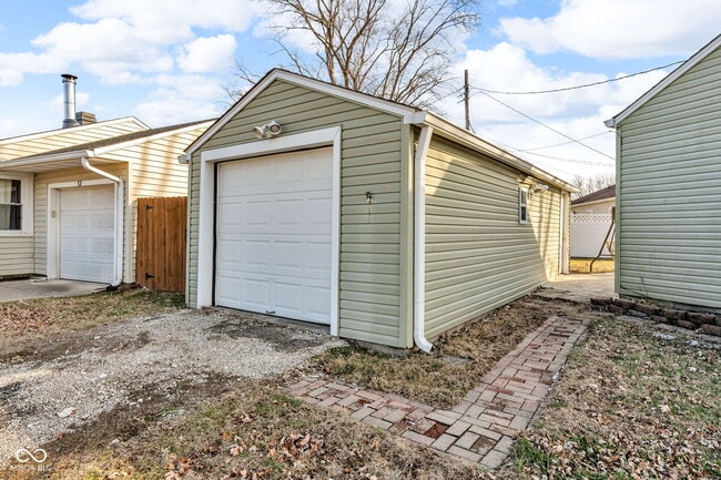 Building Photo - 420 Douglas Dr